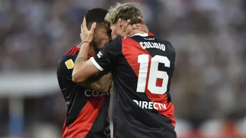 Lanzini y Colidio celebran el triunfo de River ante Gimnasia.