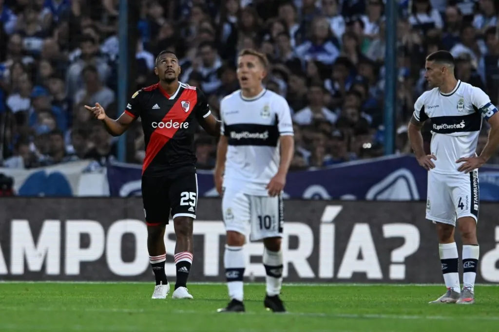 Salomón Rondón le anotó un golazo a Gimnasia. (Foto: La Página Millonaria – Diego Haliasz).