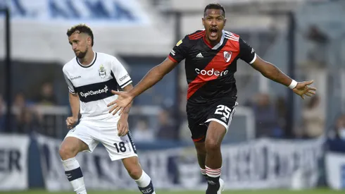 Salomón Rondón está cerca de irse de River.