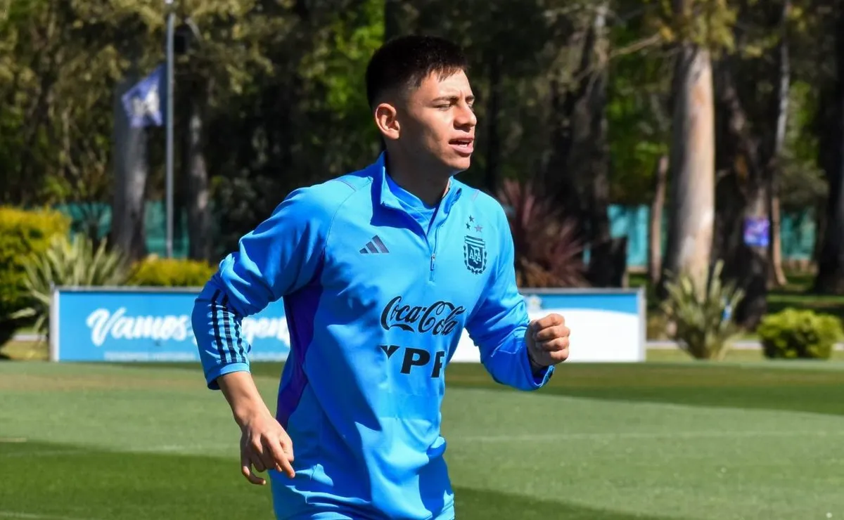 Claudio Echeverri representará a la Selección Argentina en París.