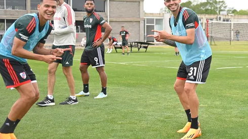 Simón y Herrera se disputan el puesto de lateral derecho.