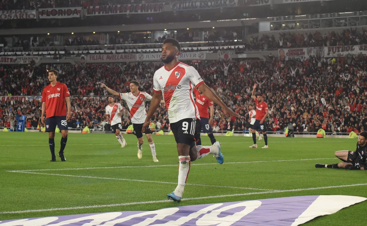El Más Grande goleó en el Monumental y volvió a ser puntero de la Zona A.