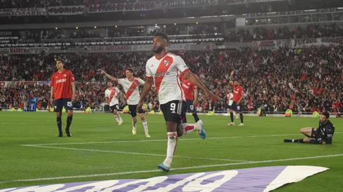 El Más Grande goleó en el Monumental y volvió a ser puntero de la Zona A.