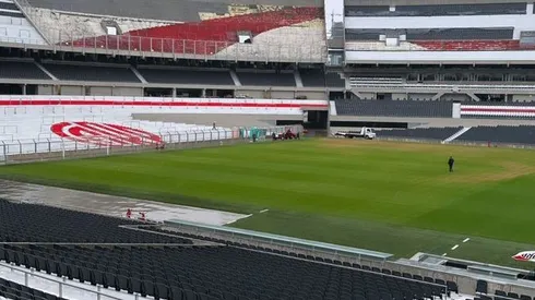 Así luce el campo de juego del Monumental a pocas horas del clásico ante Independiente.