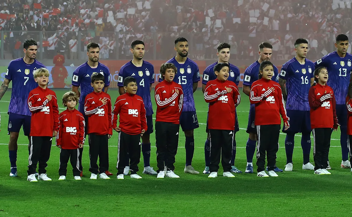 Nico González en la visita de la Selección a Perú.