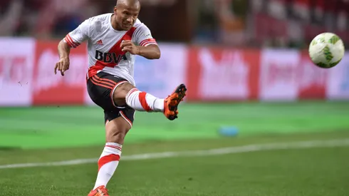 Carlos Sánchez se dio una vuelta por el Monumental.