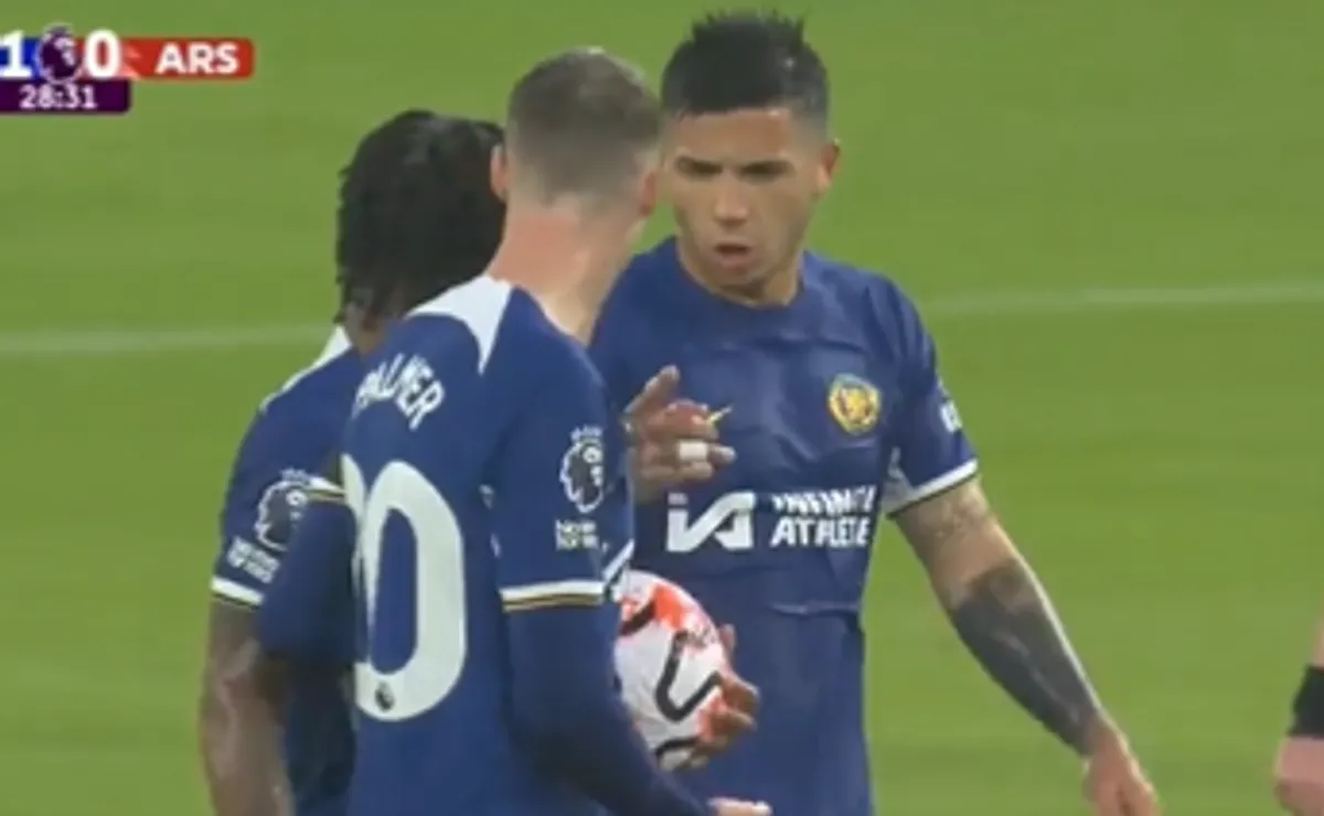 El gran gesto de Enzo Fernández en pleno clásico entre Chelsea y Arsenal