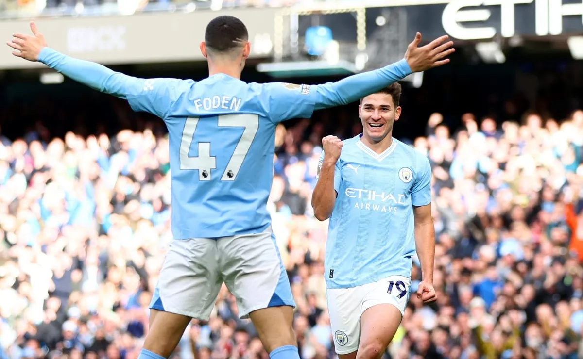 Abrazo de gol con Foden. (Foto: Getty).