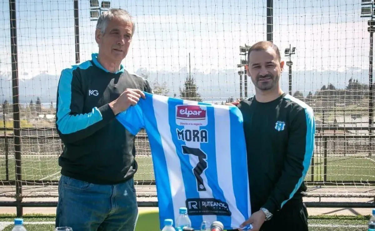 Rodrigo Mora fue presentado como nuevo refuerzo de Alas Argentinas de Bariloche.