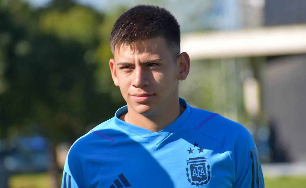 Claudio Echeverri llevará la cinta de Capitán en la Selección Argentina Sub17.