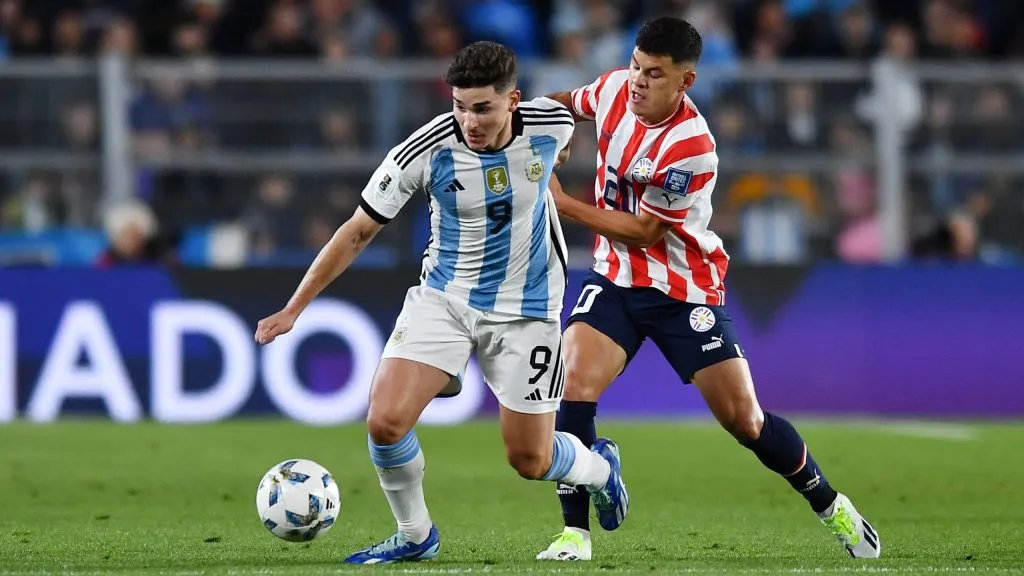 Julián Álvarez ante Paraguay. (Foto: Getty).