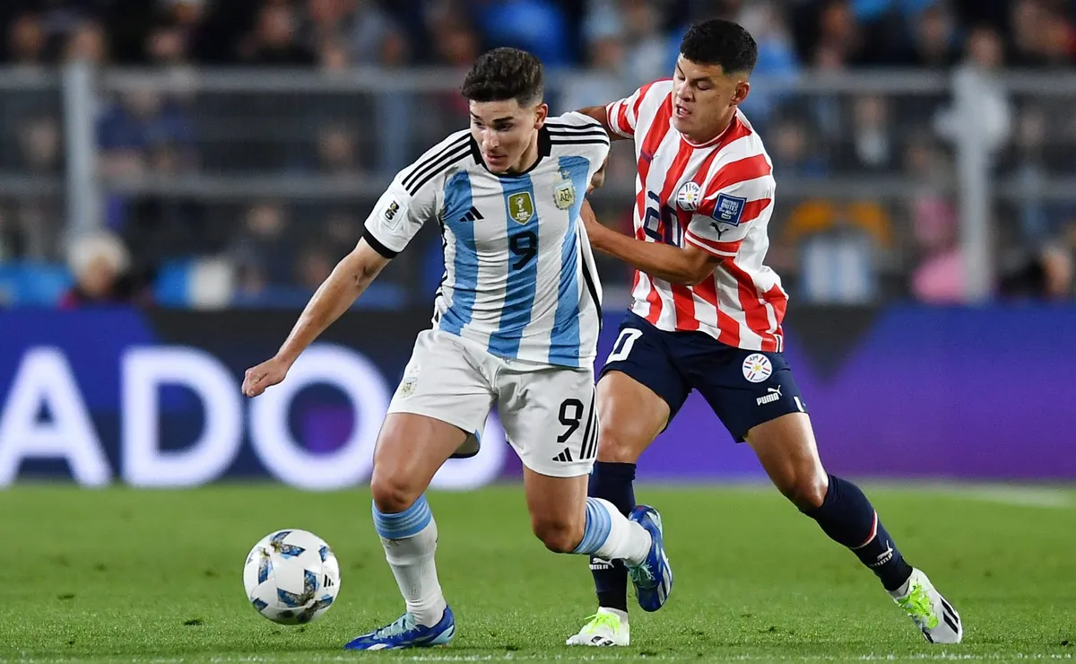 Julián Álvarez ante Paraguay.