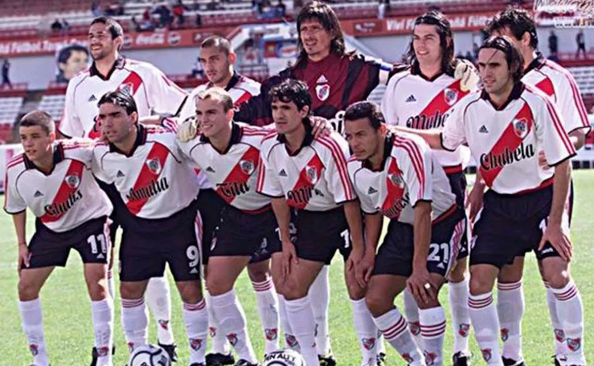 Día de la Madre: el día que River las homenajeó con un curioso cambio de sponsor