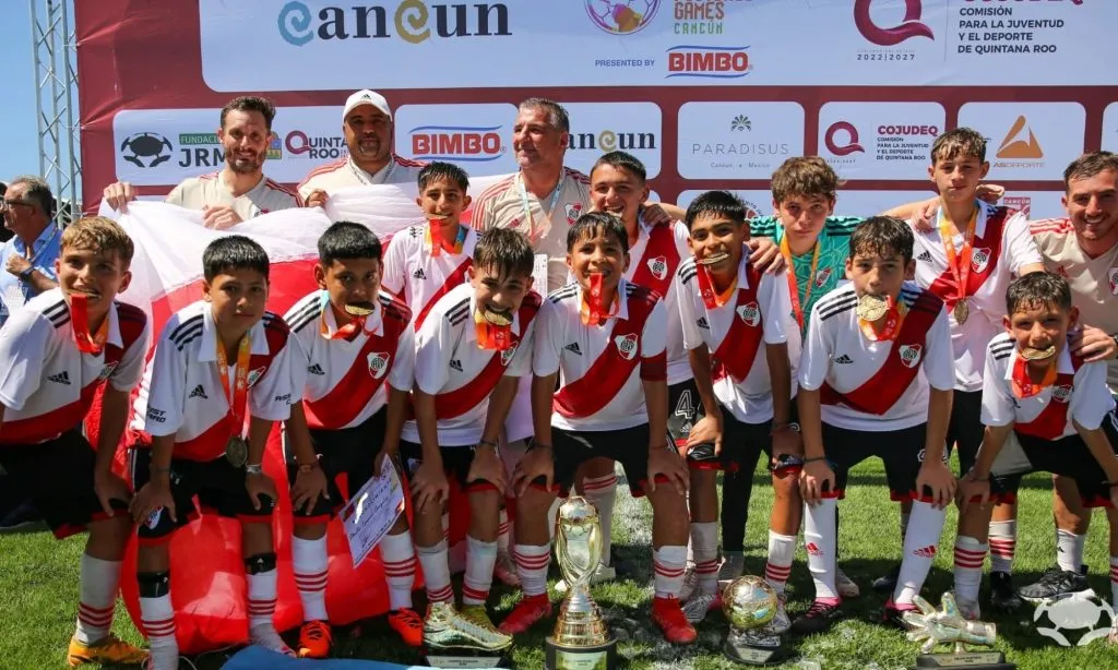 La categoría 2011 en plena celebración (Foto: Fundación JMR)