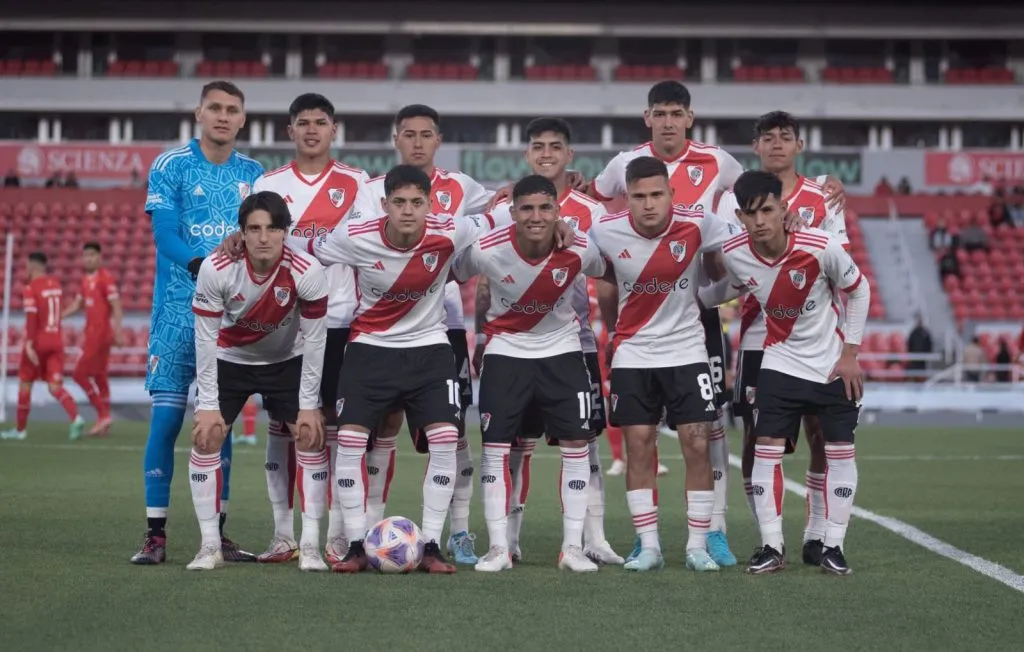 La Reserva de River previo a perder con Independiente. (Foto: Prensa River).
