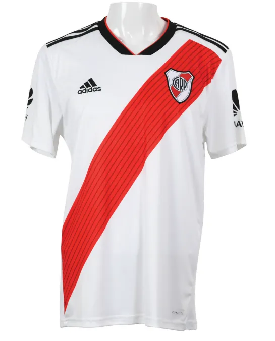 Camiseta de River de 2018. (Foto: libro Mantos de @millonariocamisetas)