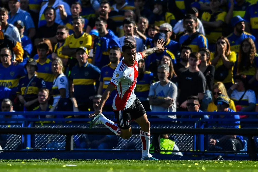 Enzo Díaz celebra su gol en la Bombonera. (Foto: Getty).