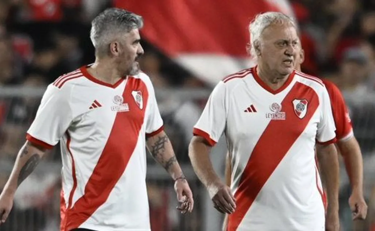 El Burrito y el Beto, juntos en el Monumental hace algunos meses en la despedida de Ponzio.