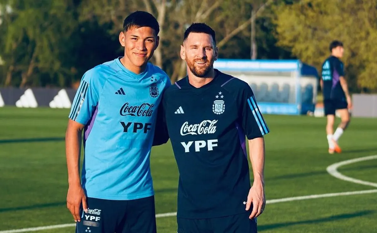La foto soñada: Ulises Giménez junto a Lionel Messi.