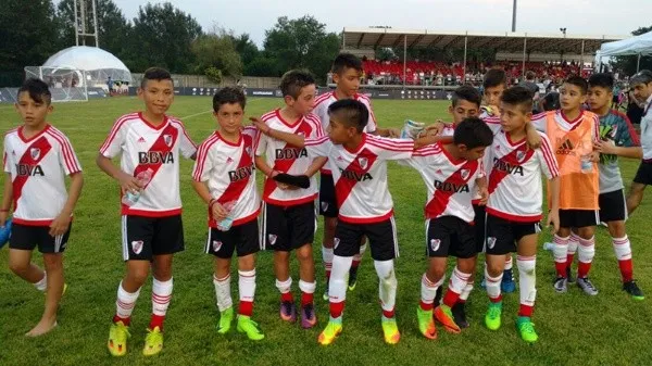 Ulises Giménez (el segundo desde la izquierda) junto a sus compañeros en Venecia (Foto: Prensa River)