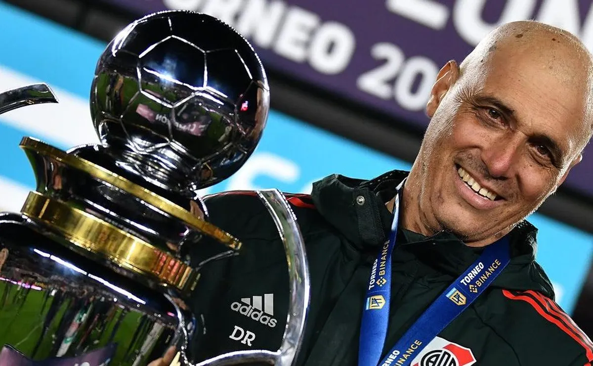El homenaje de River y del mundo del fútbol para Diego Riberi.