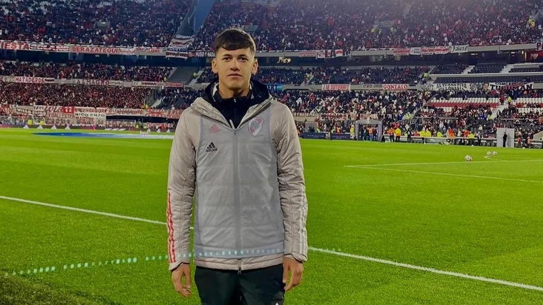 La experiencia de Juan Cruz Meza como alcanza pelotas en el Monumental.