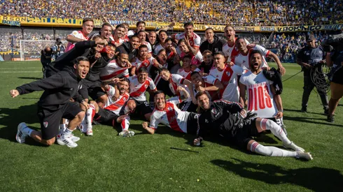 Los jugadores celebran en la Bombonera.