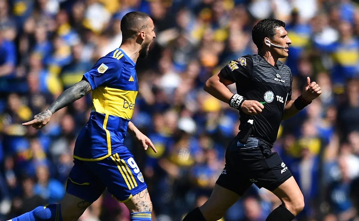 Andrés Merlos fue el último juez de un Boca-River en La Bombonera. Foto: Getty.