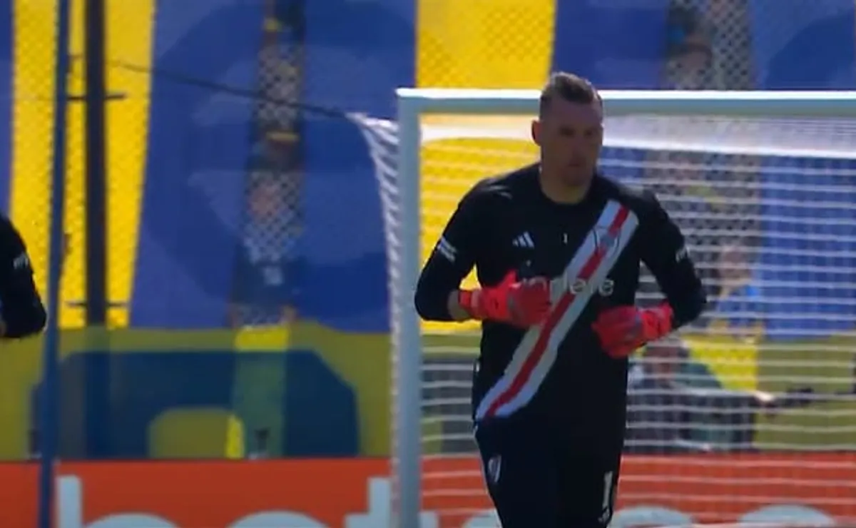 River entrena en la previa al partido con la nueva camiseta