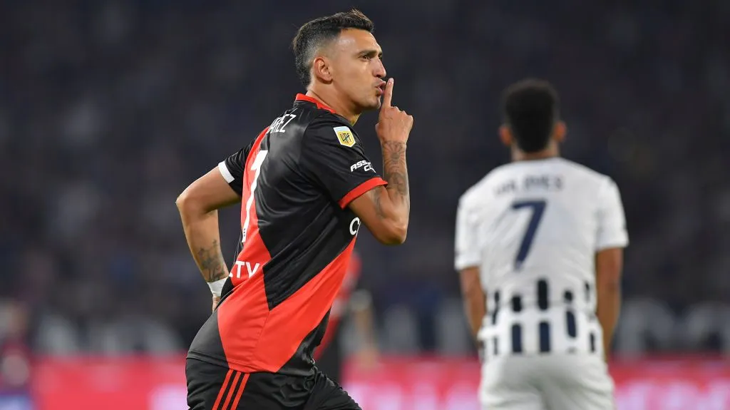 Suárez durante su gol a Talleres. (Getty)