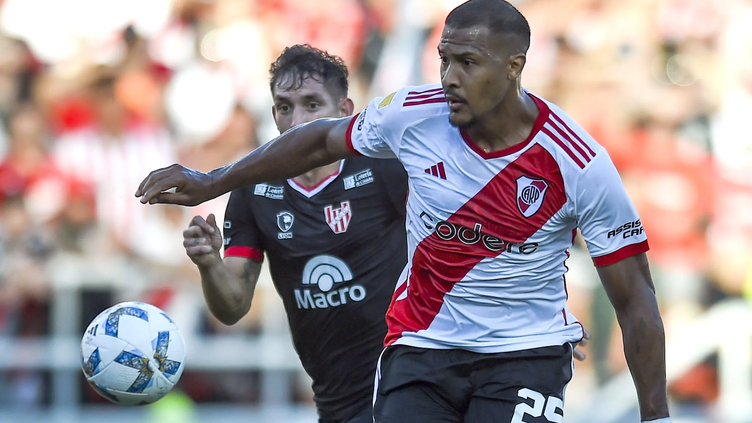 Rondón durante el empate de River. (Getty)