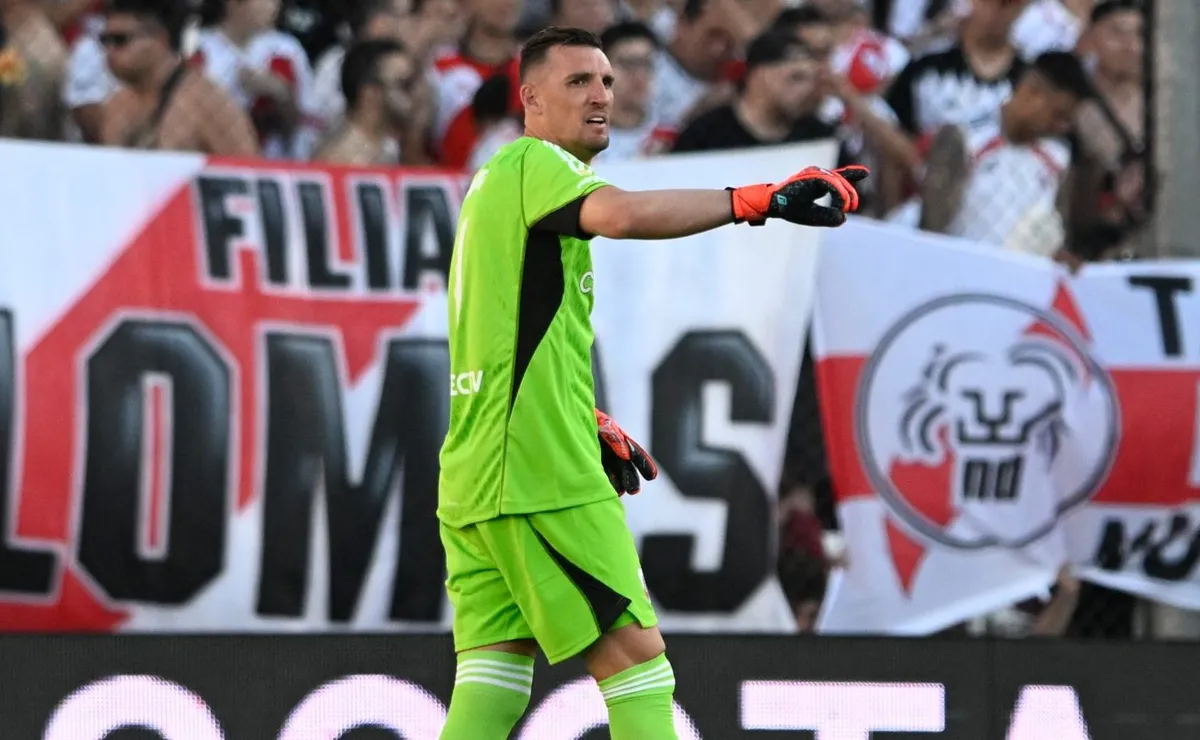 Armani tiene grandes números ante Boca