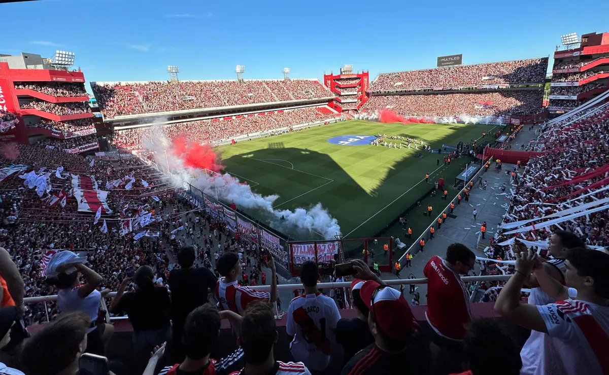 River se burló de Boca con una bandera