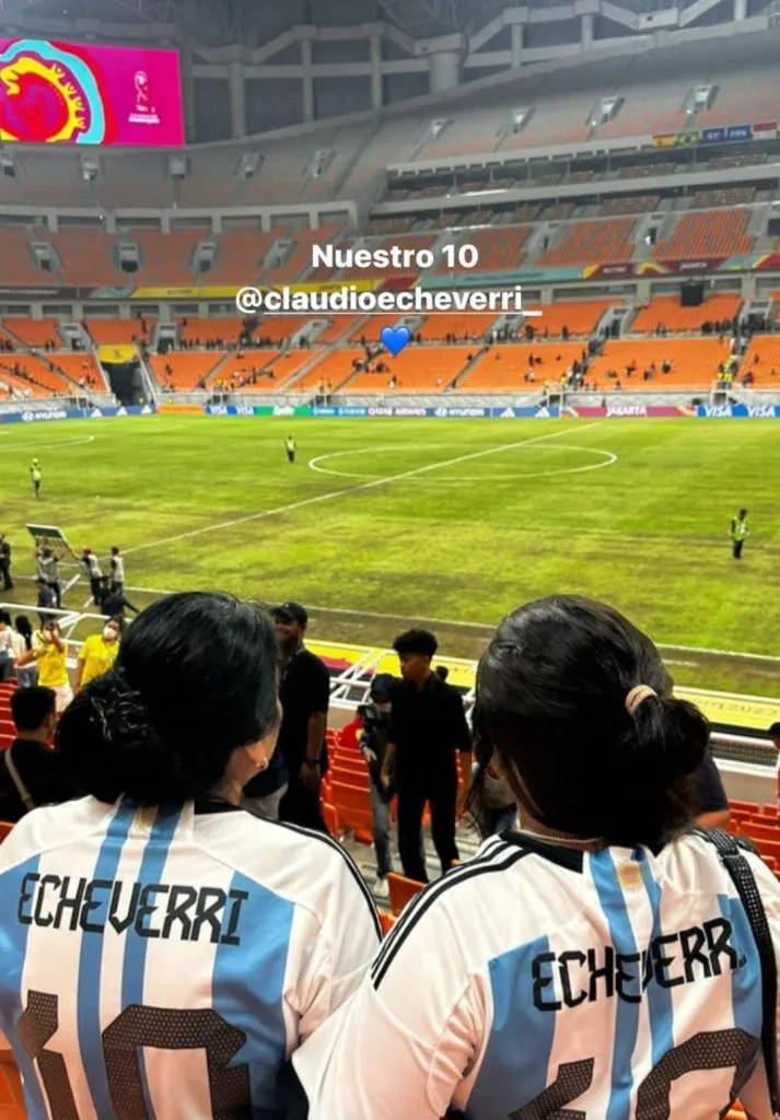 La hermana del Diablito Echeverri lo alentó junto con su made. (Foto: Instagram).