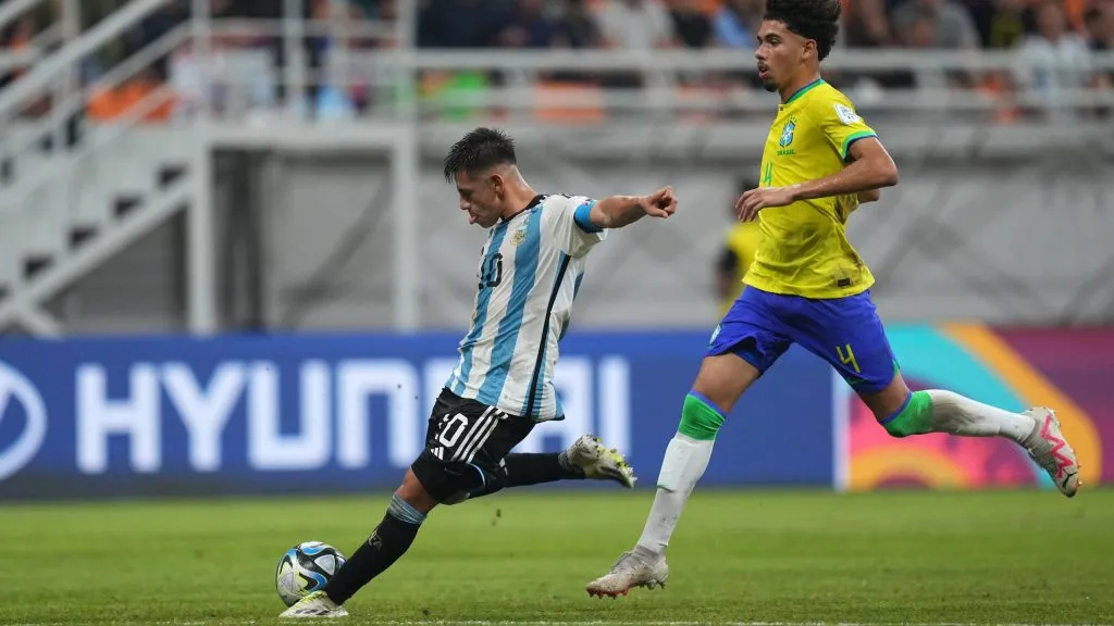 Echeverri hizo los tres goles de la Selección.