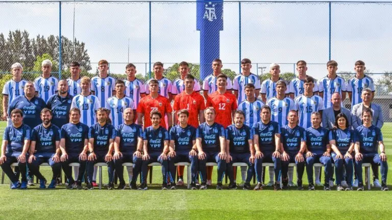 El plantel argentino sub 17 en Indonesia. (AFA Prensa)