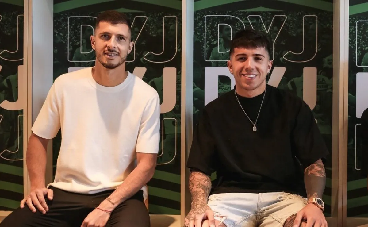 Enzo Fernández y Guido Rodríguez fueron homenajeados en Defensa y Justicia