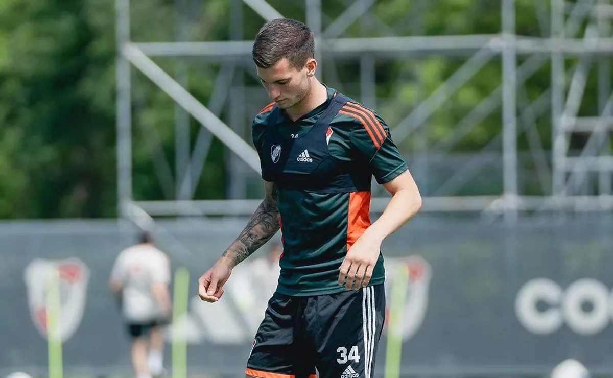 Tiago Serrago, presente en el entrenamiento del plantel profesional.