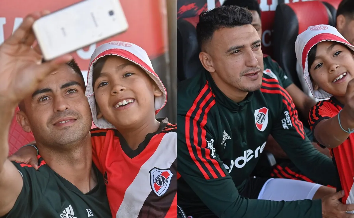 Los jugadores de River junto a los hinchas.