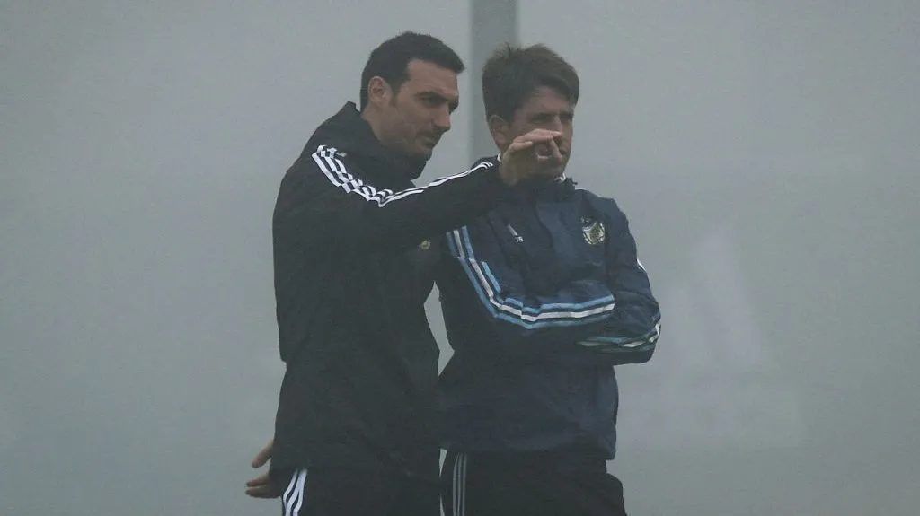 Placente junto a Scaloni. (Getty)