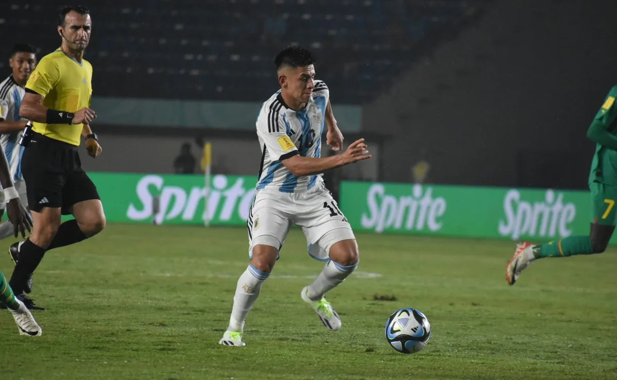 El Diablito juega desde el arranque ante Japón.