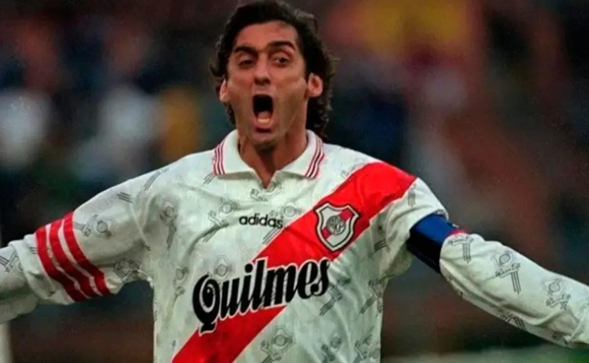 Enzo Francescoli en su época como jugador dirigido por Ramón