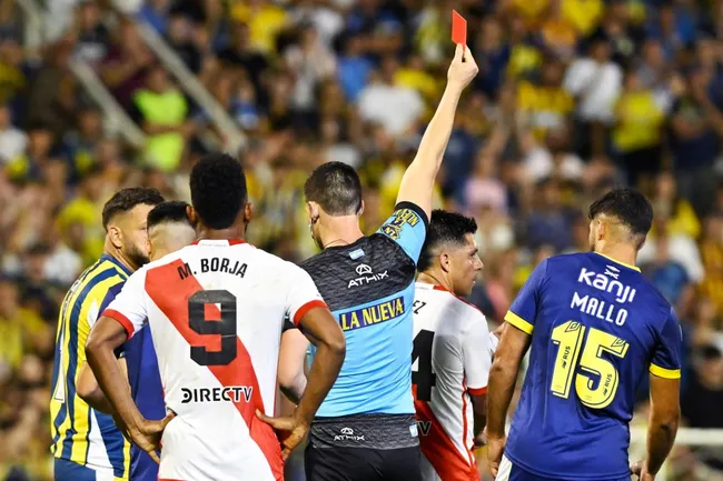 Enzo fue expulsado vs Rosario Central. (Foto: Getty).