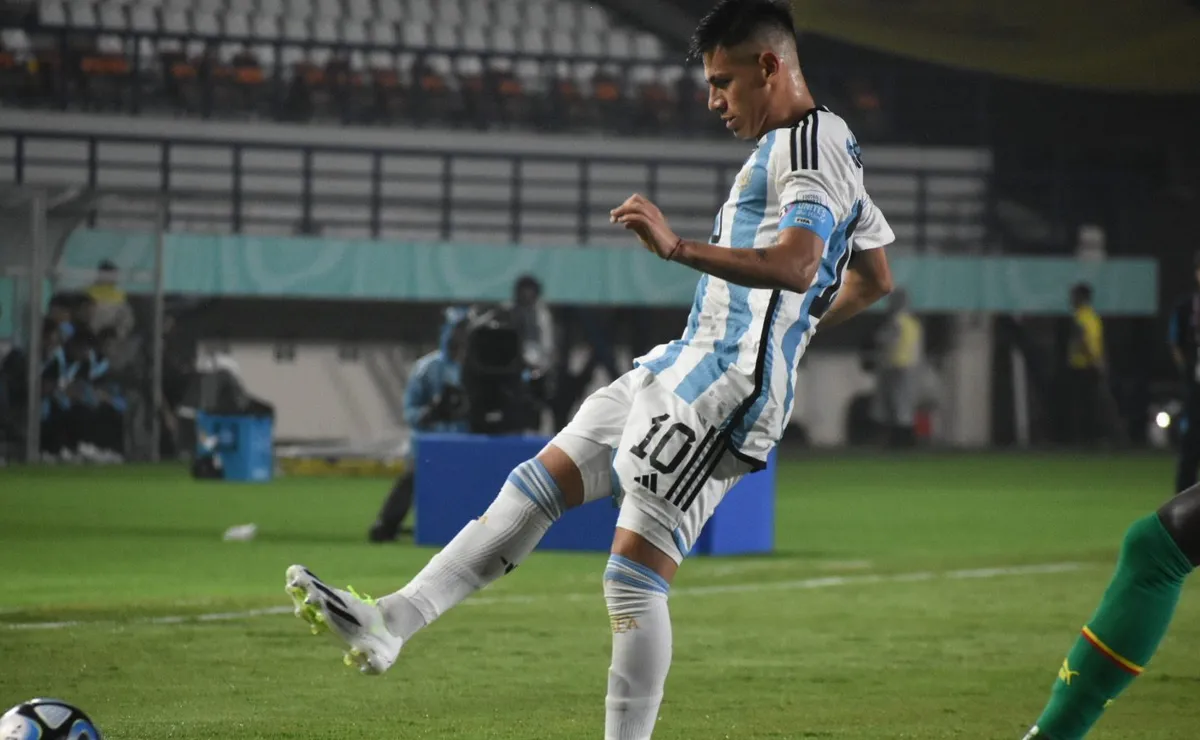 Echeverri, 10 y capitán.