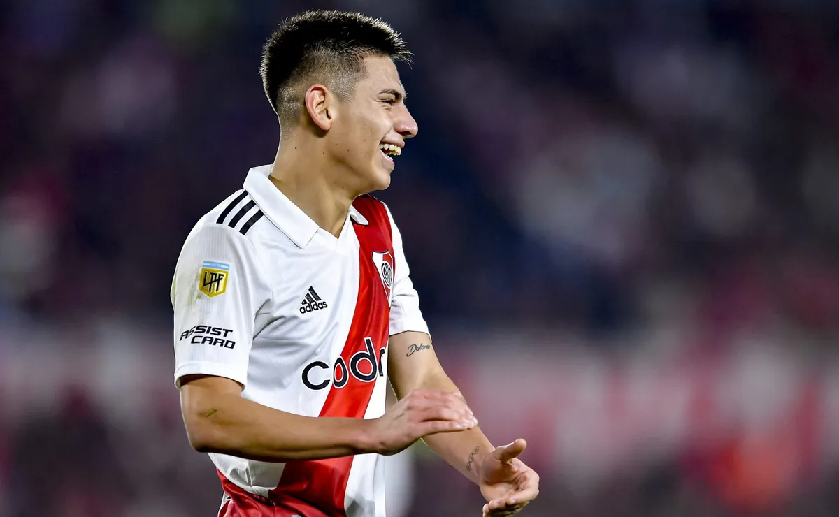 Claudio Echeverri cantó su canción preferida de River.