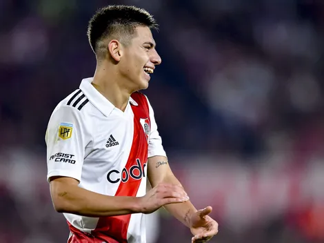 Cómo un hincha más: el Diablito cantó su canción de River preferida