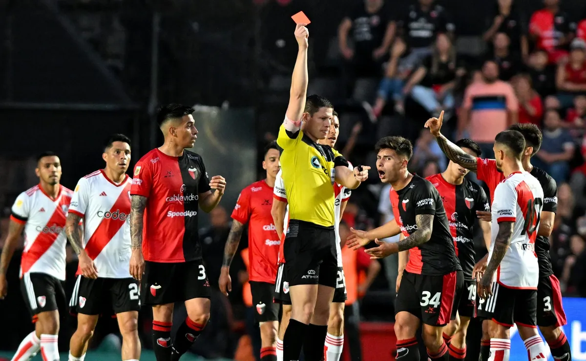 El juez viene de dirigir a River - Colón en un partido polémico.