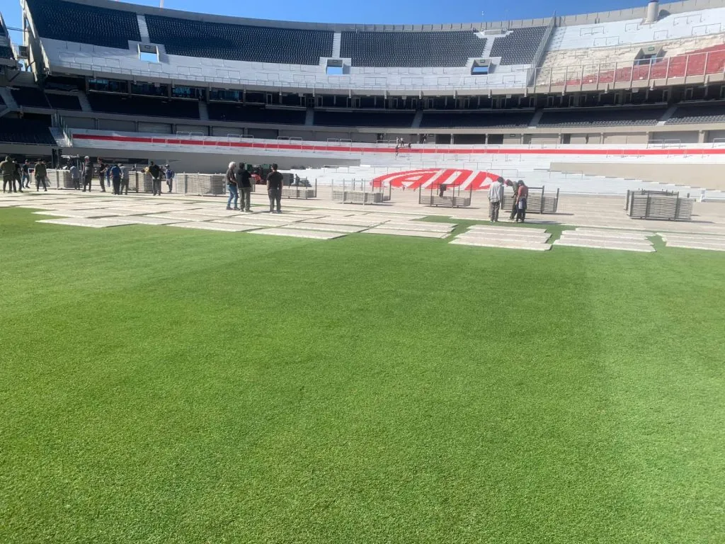 Ya se prepara el escenario de Taylor Swift. (Foto: Twitter Mark Grace).