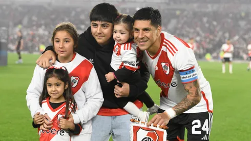 Enzo Pérez con sus hijos.