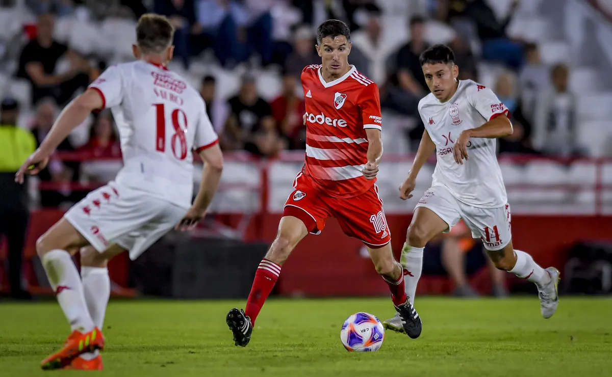 River recibe a Huracán y se quiere meter en cuartos.